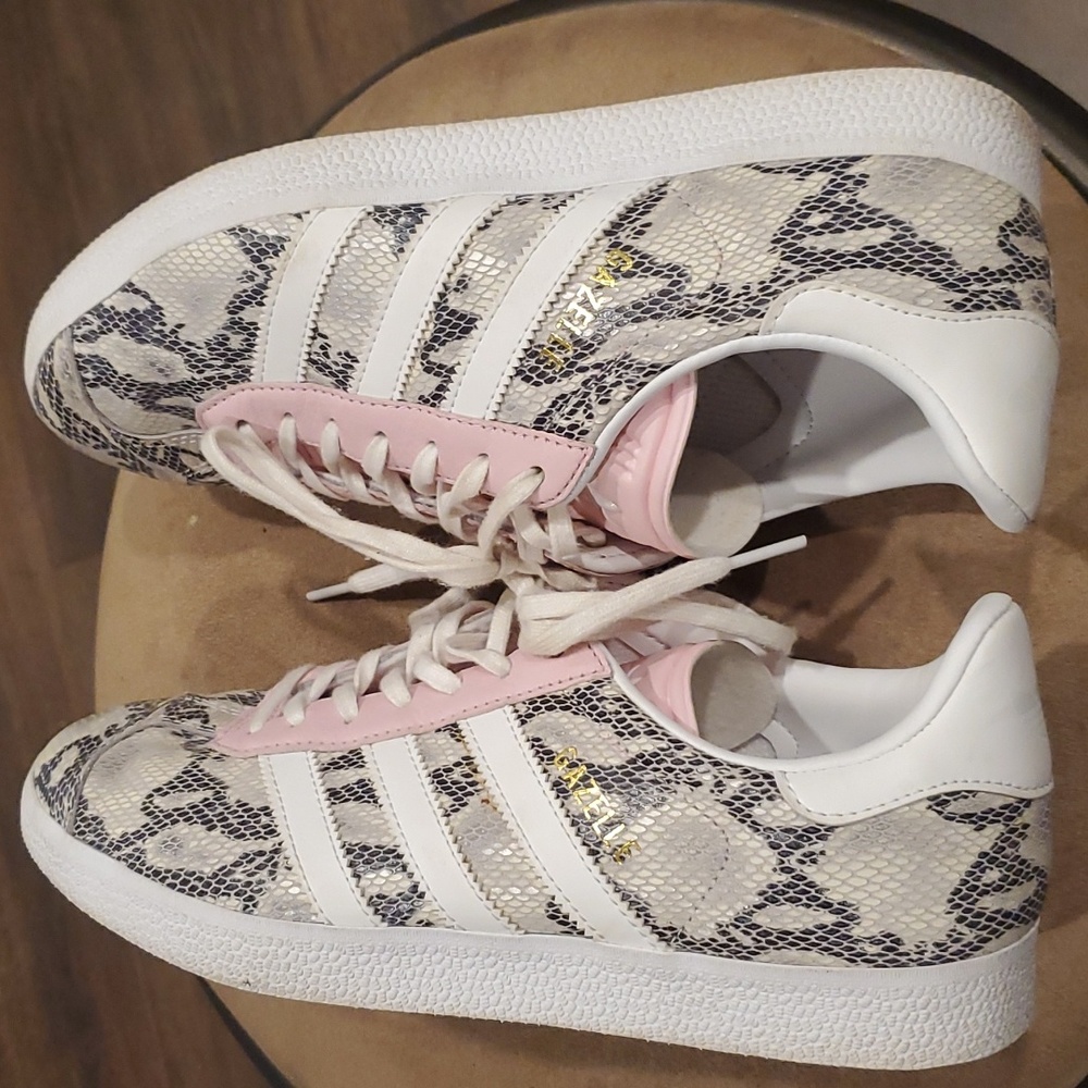 Womens Adidas Gazelle snake sneakers sz 8.5